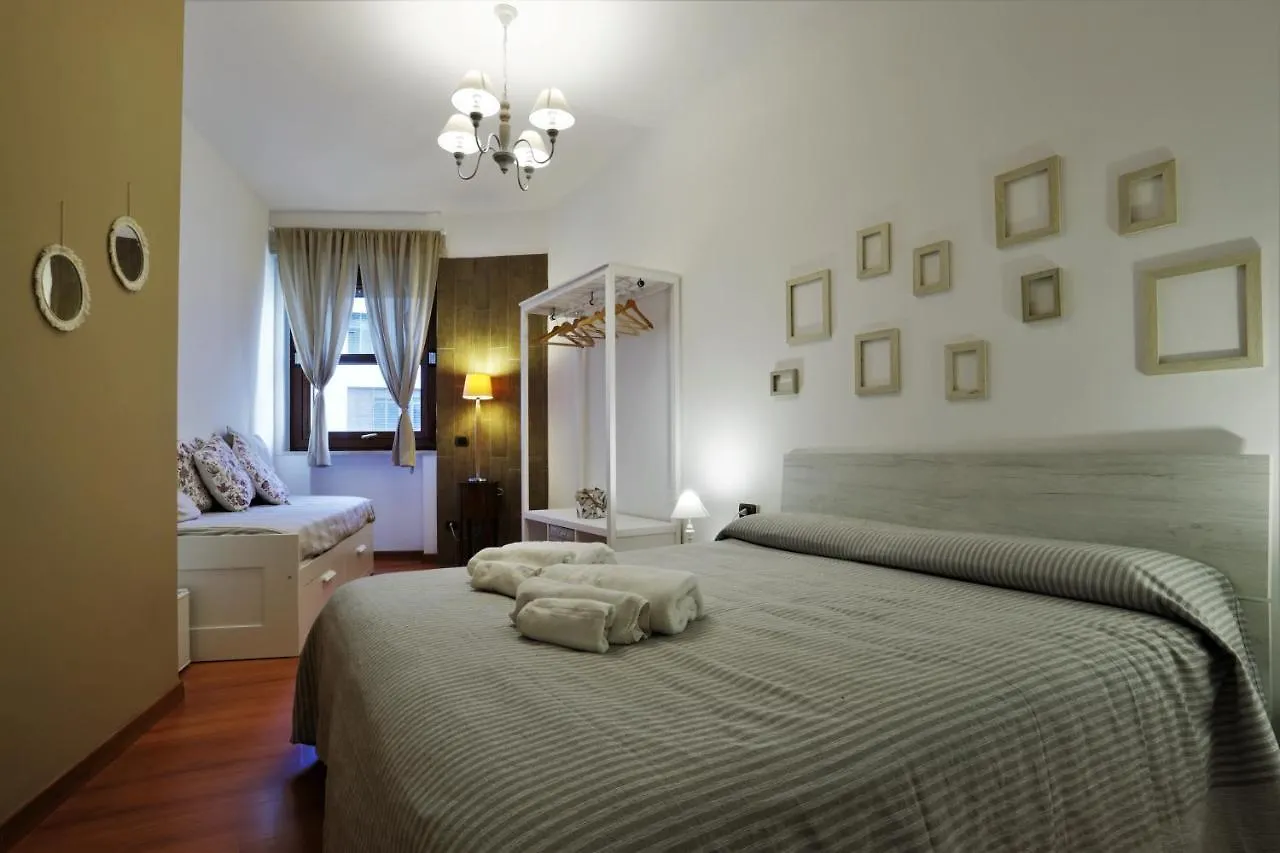 Napoli Vesuvio Apartments 0*, Nápoles